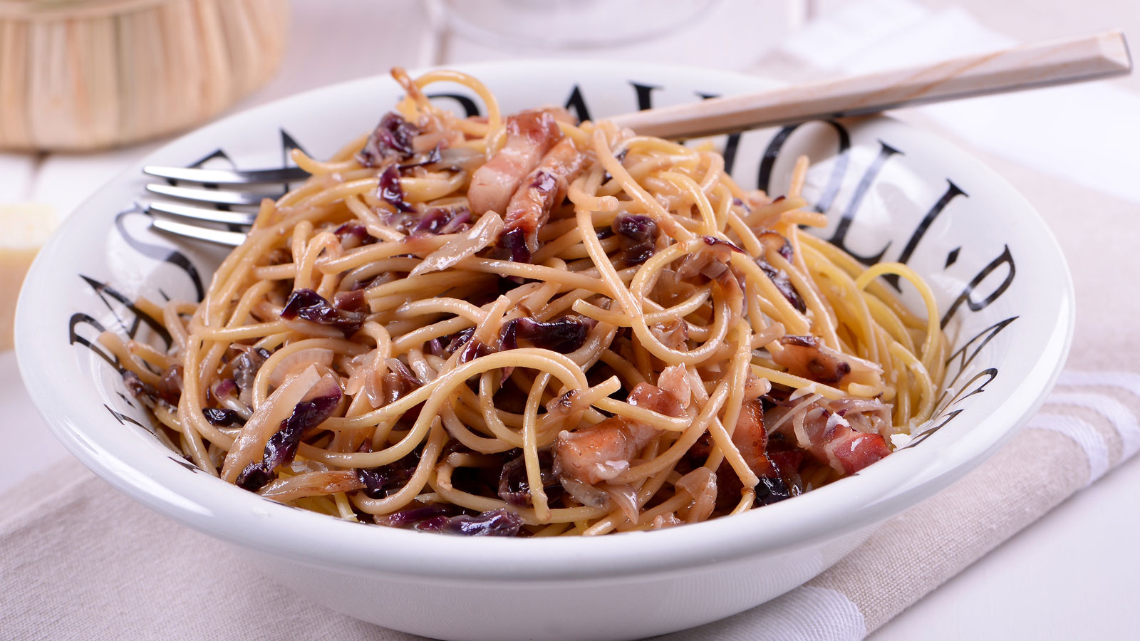 la cocina de julius spaguetti con panceta y radicchio julius julio bienert la cocina de julius spaguetti con panceta y radicchio julius julio bienert